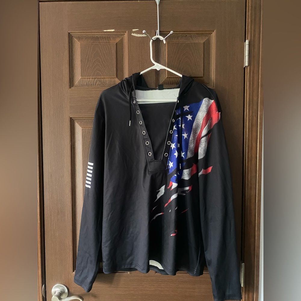 Men’s Black American Flag sweatshirt. No stains. Smoke free home. No animals